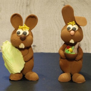 Osterhase mit Salat, jeweils € 10,00